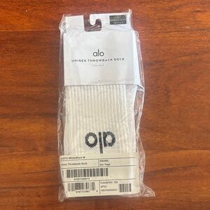 ALO Yoga Unisex White Crew Socks